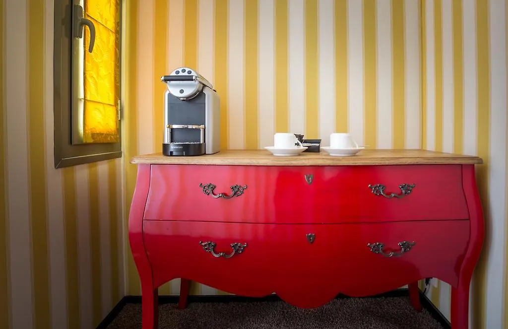****  Hotel L'Antoine Paris France