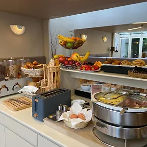Hotel Mistral, Parigi