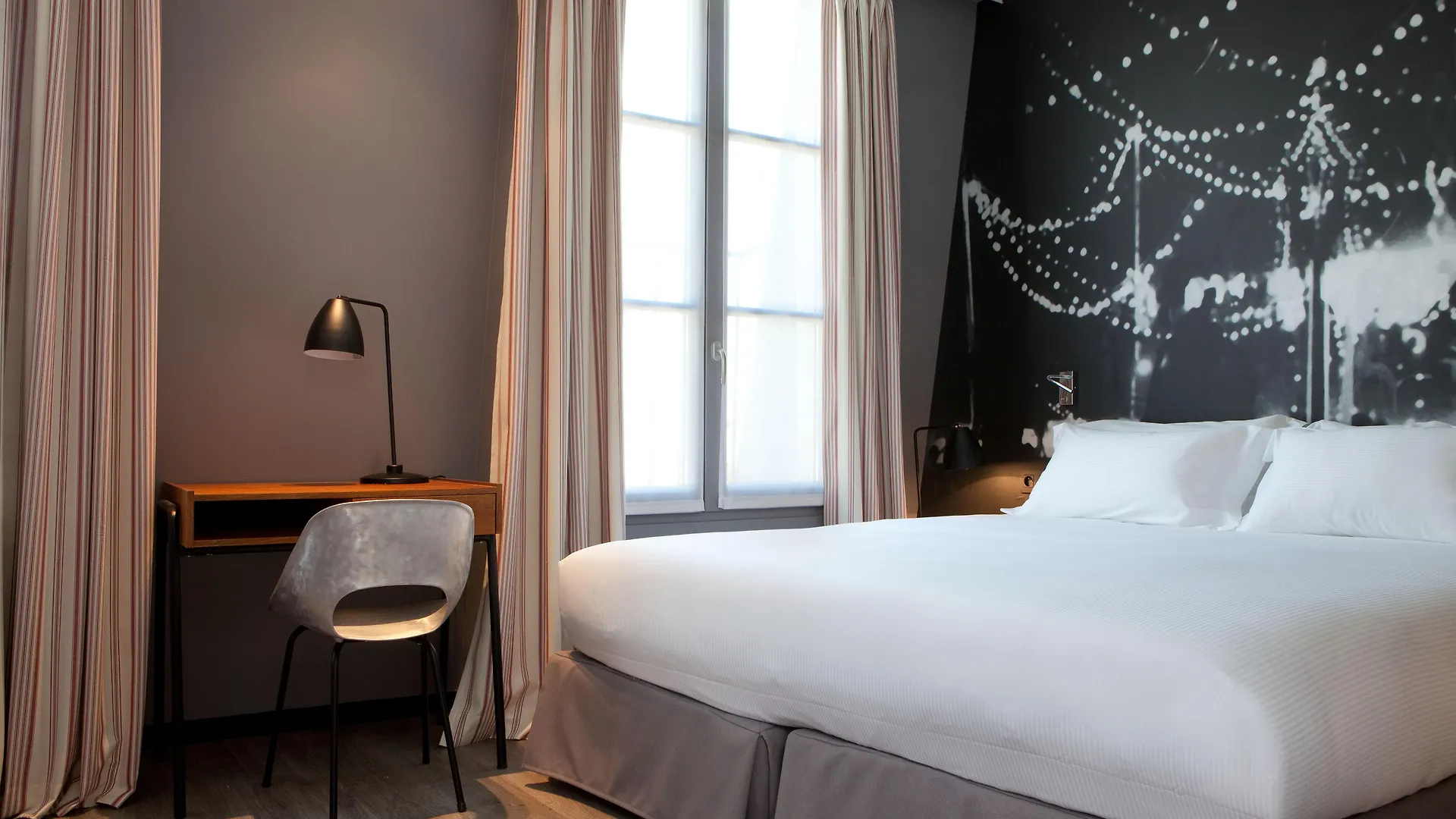 פריז Hotel L'Antoine
