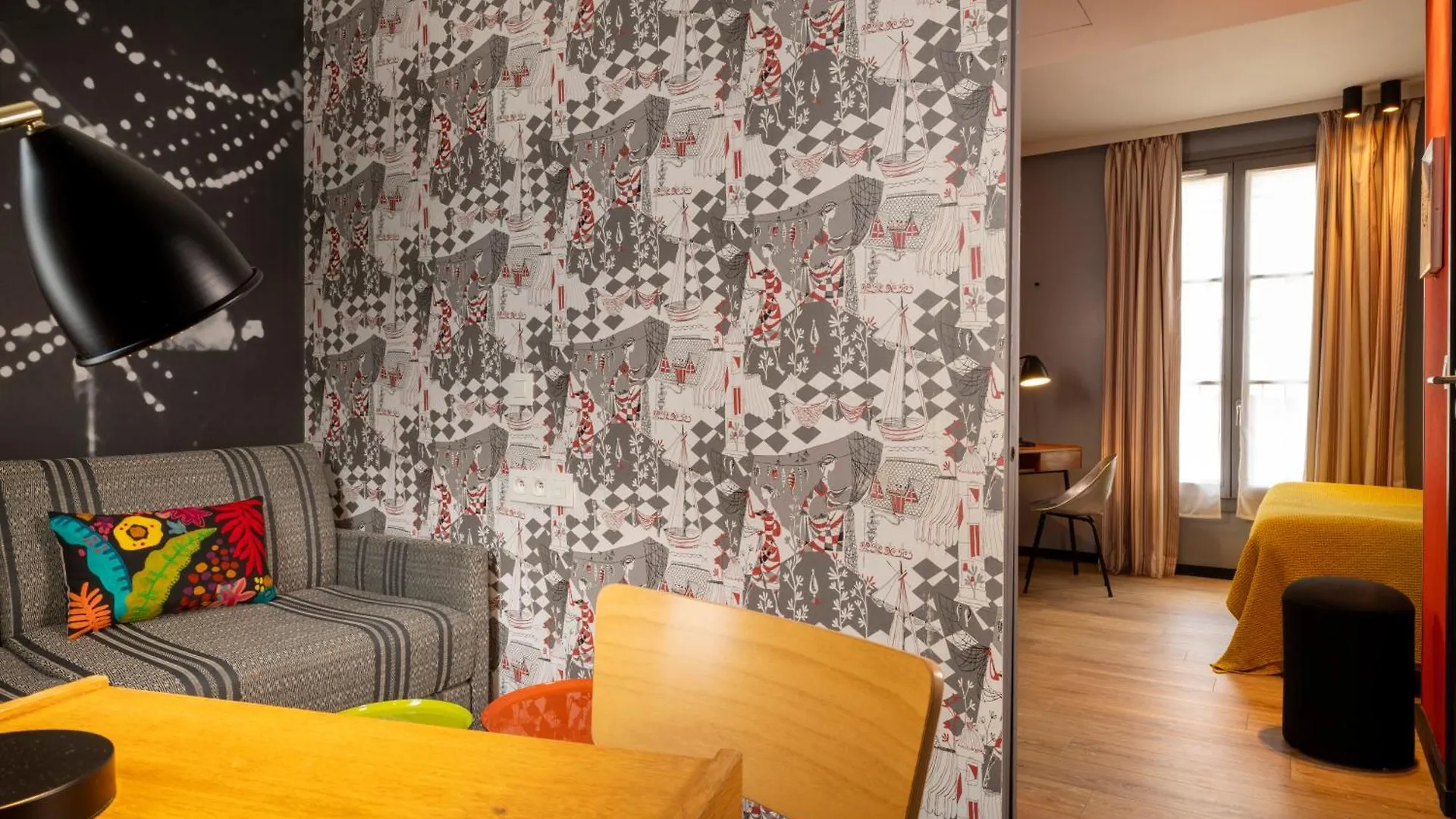 פריז Hotel L'Antoine