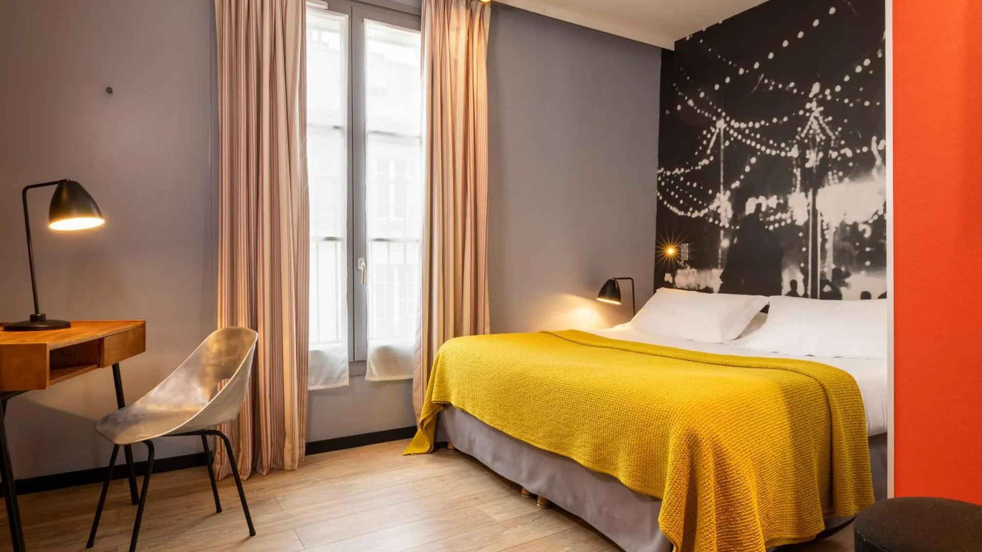 פריז Hotel L'Antoine 4*,