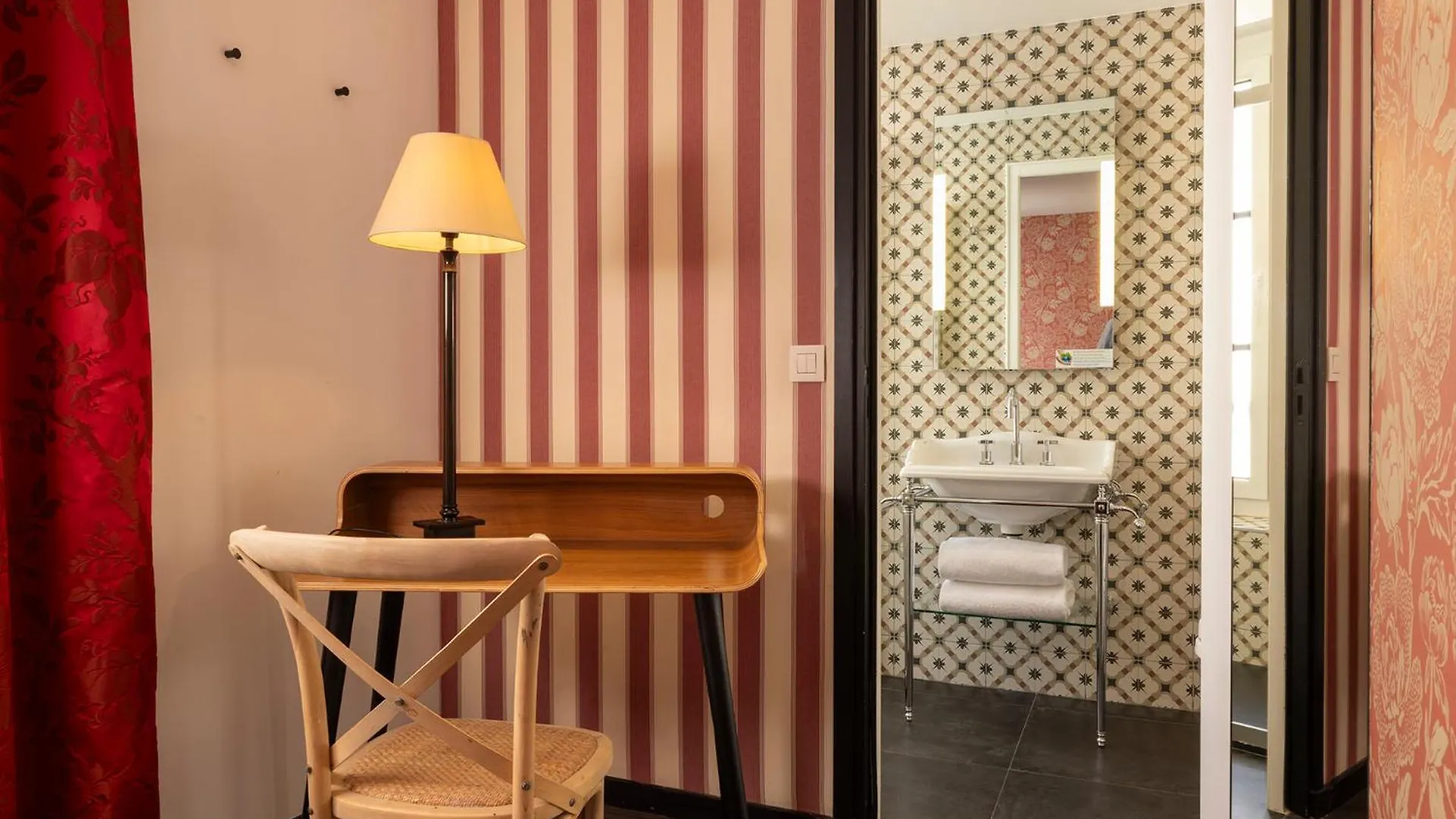 פריז Hotel L'Antoine