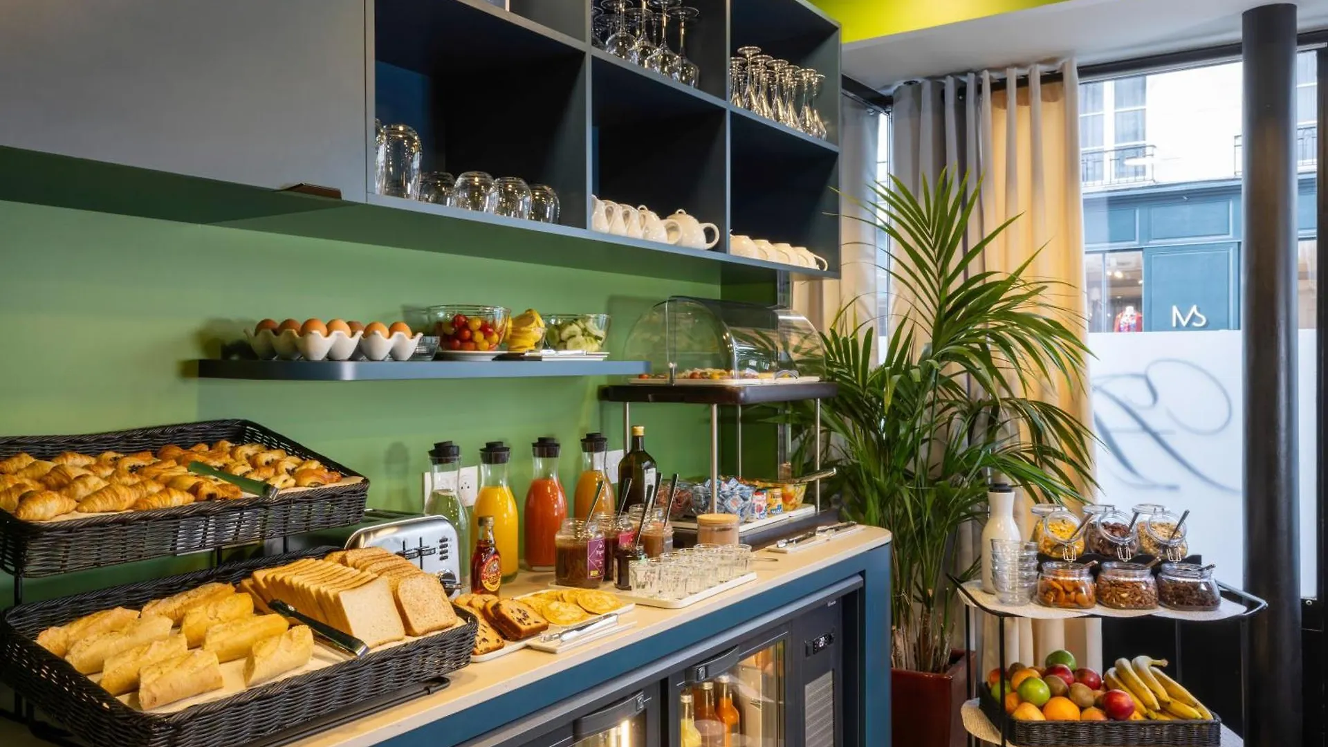 פריז Hotel L'Antoine