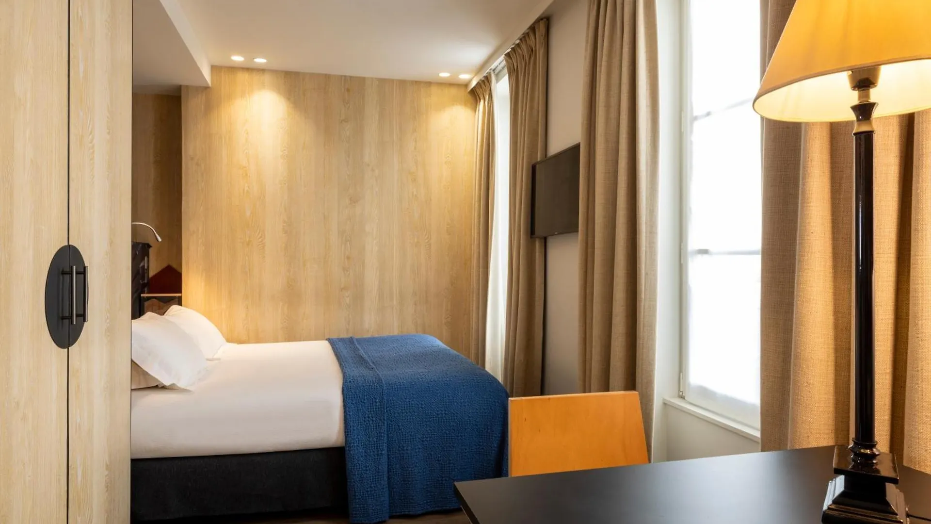 פריז Hotel L'Antoine