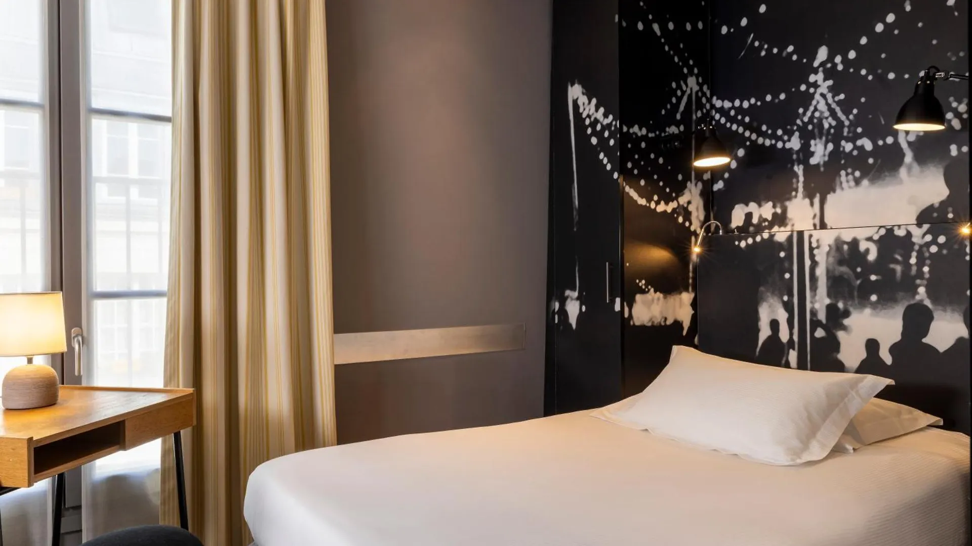 פריז Hotel L'Antoine